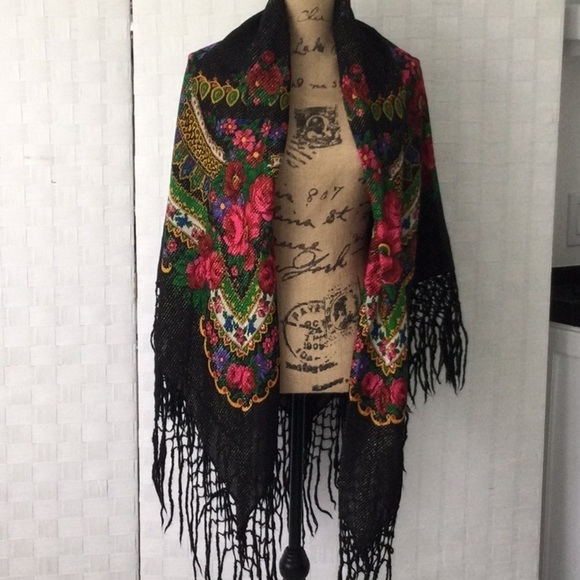 Woman’s Can be used as a shawl or a cover up 50” square.multi color    #365 - Picture 1 of 10